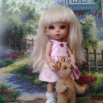 Представилась Амелькой