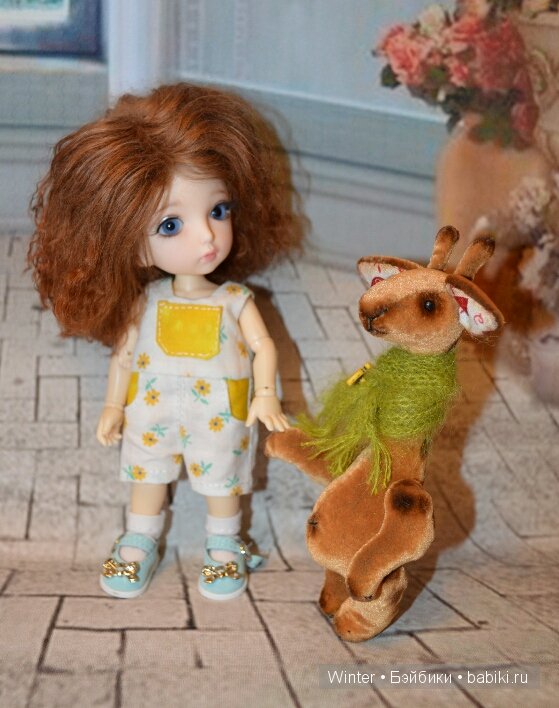 Девочки,Тарасик и жирафик