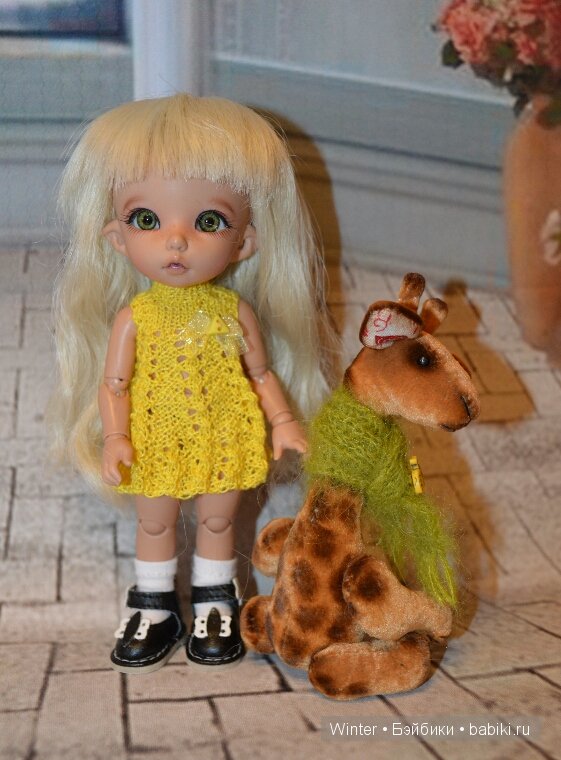 Девочки,Тарасик и жирафик