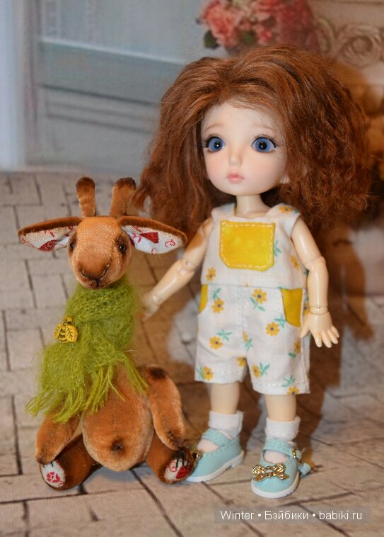 Девочки,Тарасик и жирафик