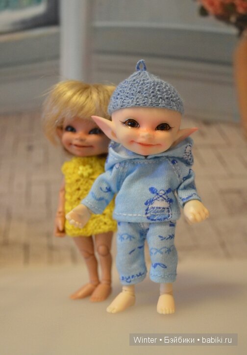 Девочки,Тарасик и жирафик