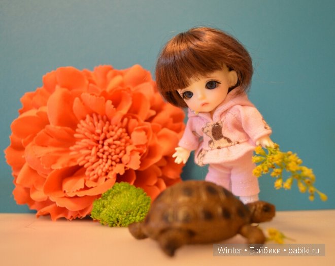 Девочки,Тарасик и жирафик