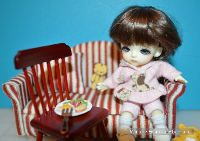 Девочки,Тарасик и жирафик