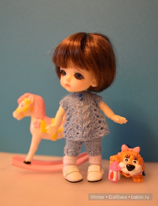 Девочки,Тарасик и жирафик