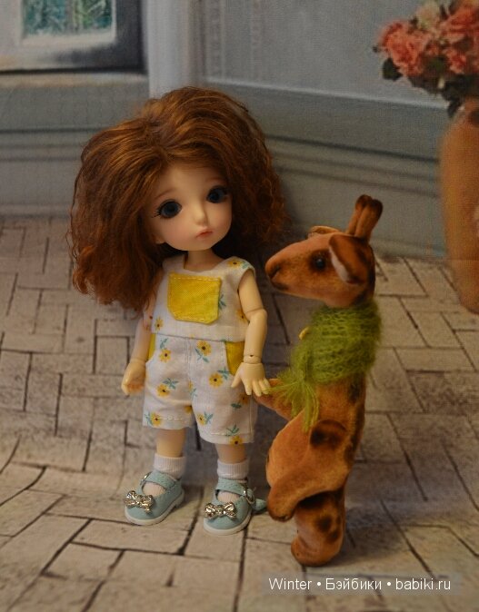 Девочки,Тарасик и жирафик