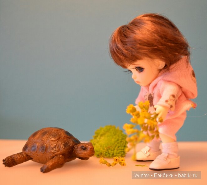 Девочки,Тарасик и жирафик