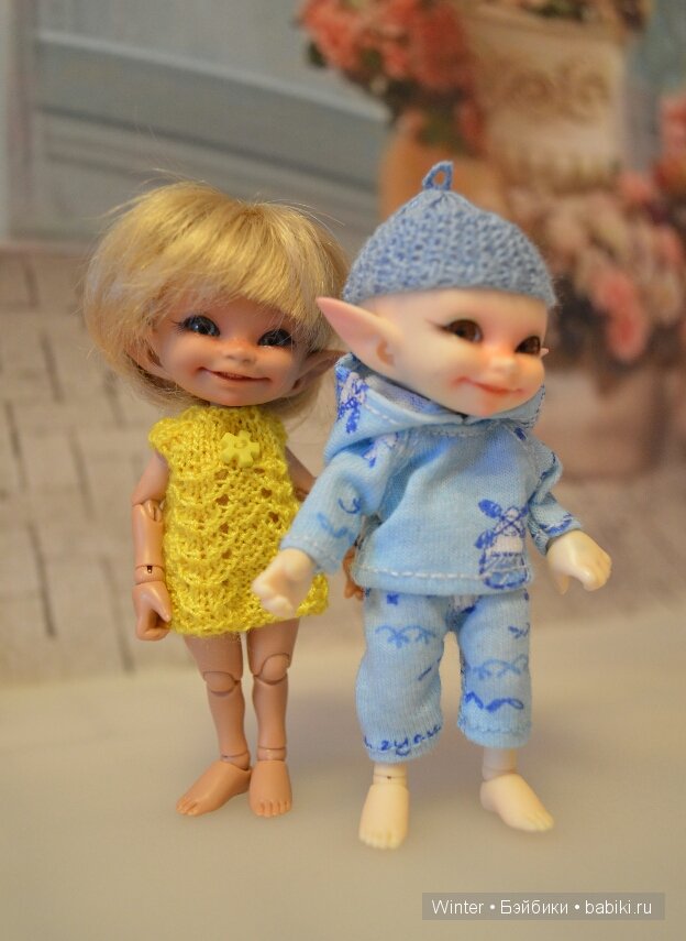 Девочки,Тарасик и жирафик