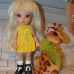 Девочки,Тарасик и жирафик