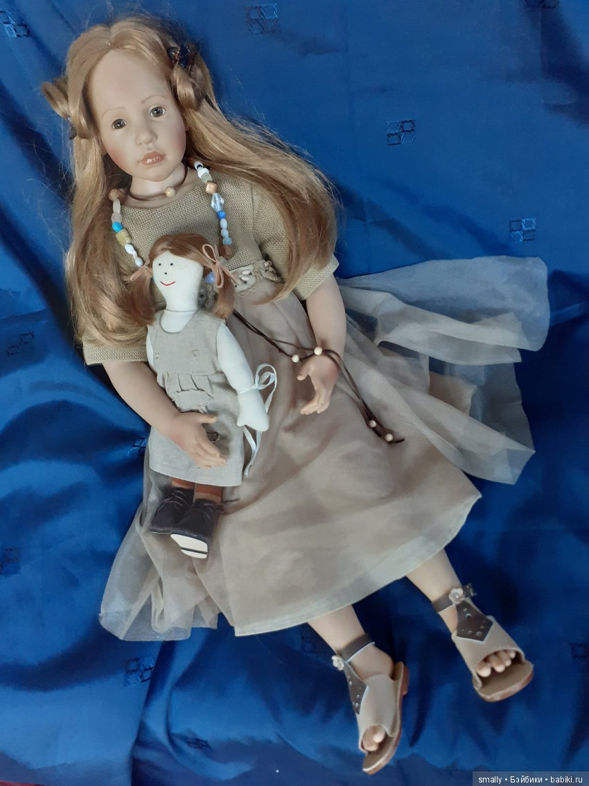 Фотосессия на синем фоне без повода и сюжета. Джианна Элизы Глазгольд