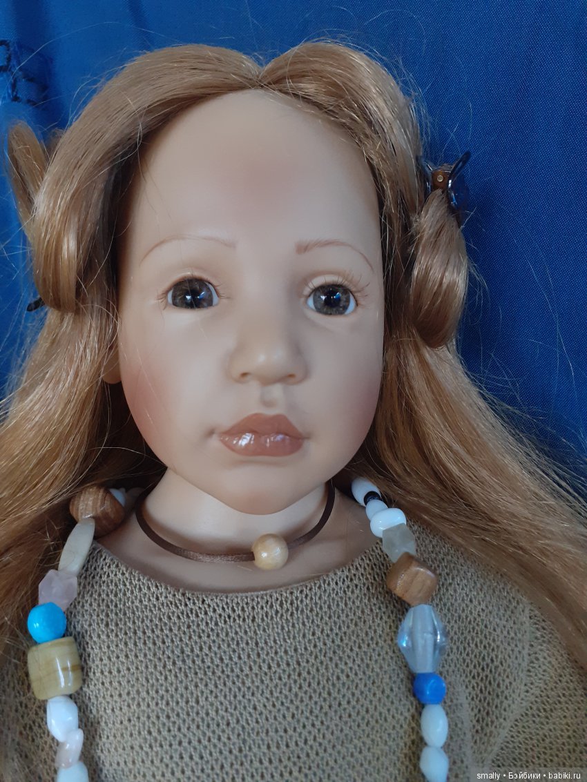 Фотосессия на синем фоне без повода и сюжета. Джианна Элизы Глазгольд