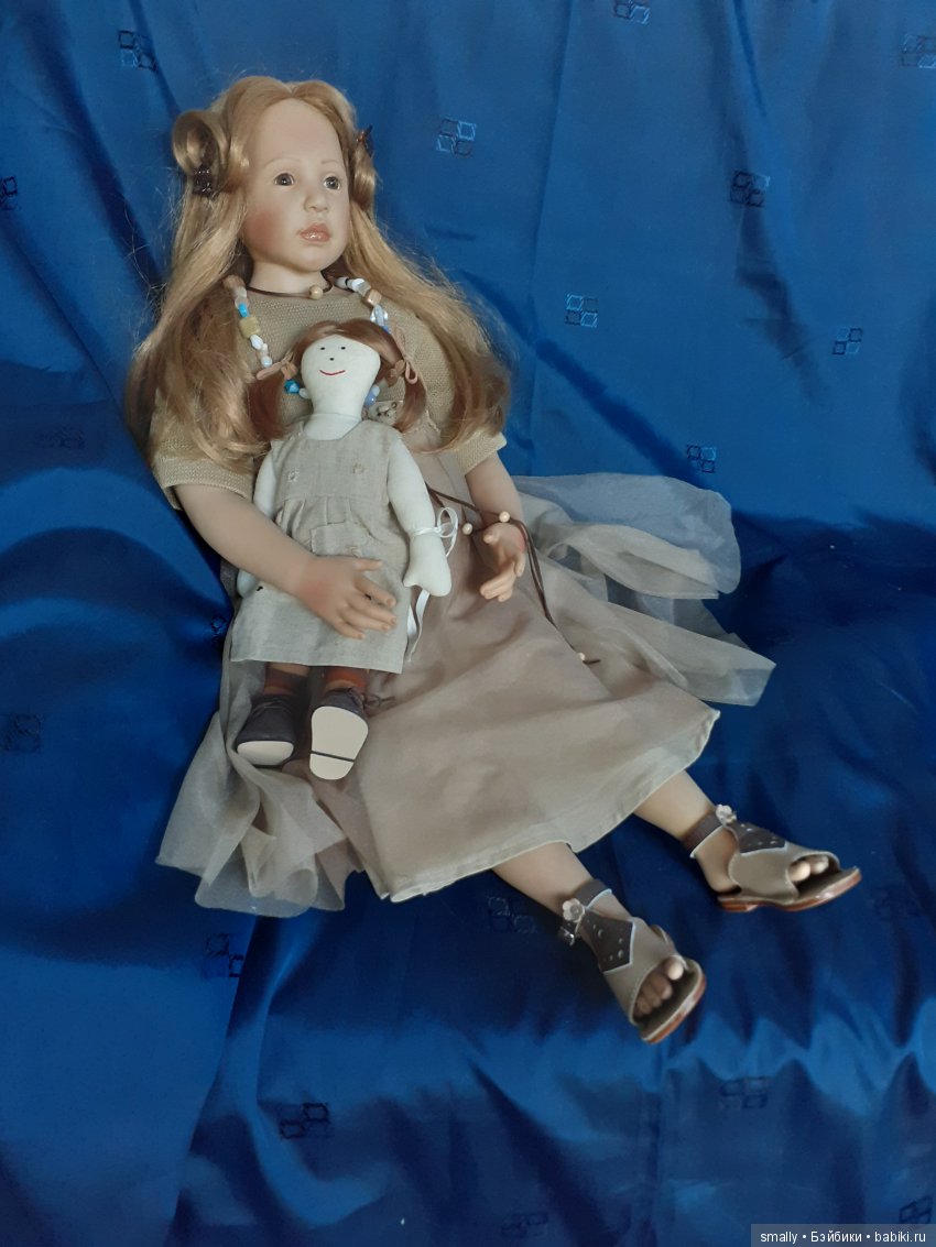 Фотосессия на синем фоне без повода и сюжета. Джианна Элизы Глазгольд