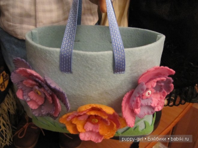 яркая и цветастая!