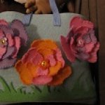 Яркая фетровая сумочка для куколки