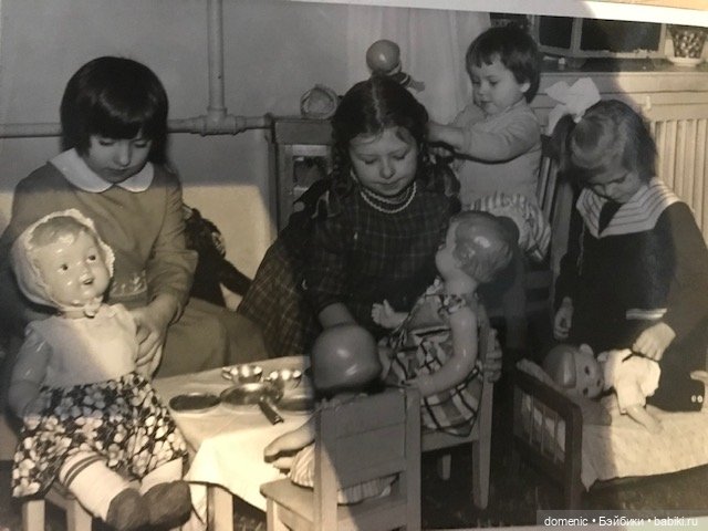 Фотка из садика. Я в центре. Примерно 1964 год.