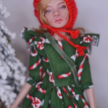 Лора Птичка в новом наряде