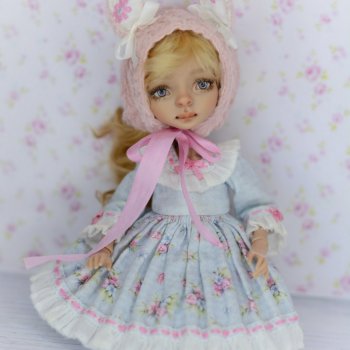 Жу в разных шапочках