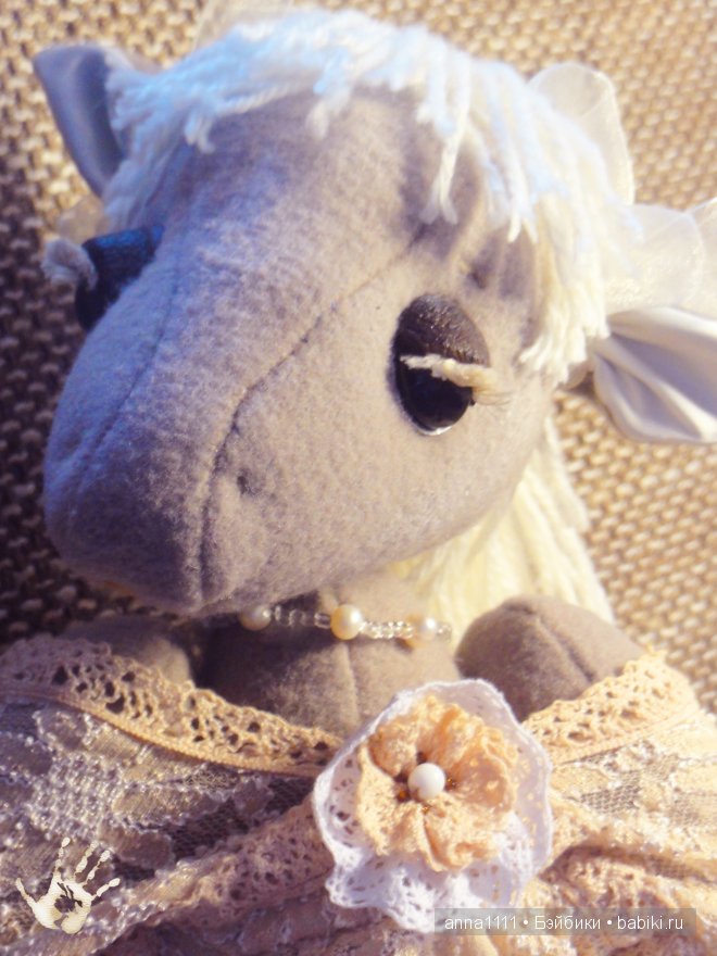 Нежная лошадка Амалия. Авторская игрушка Анны Кудрявцевой