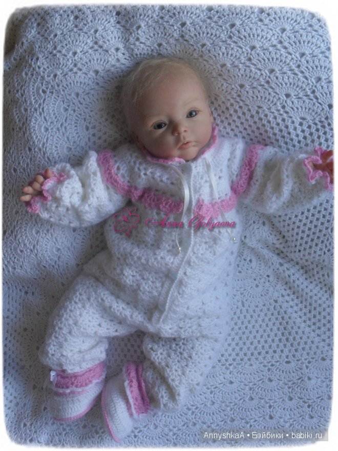 Комплект на выписку для маленькой девочки