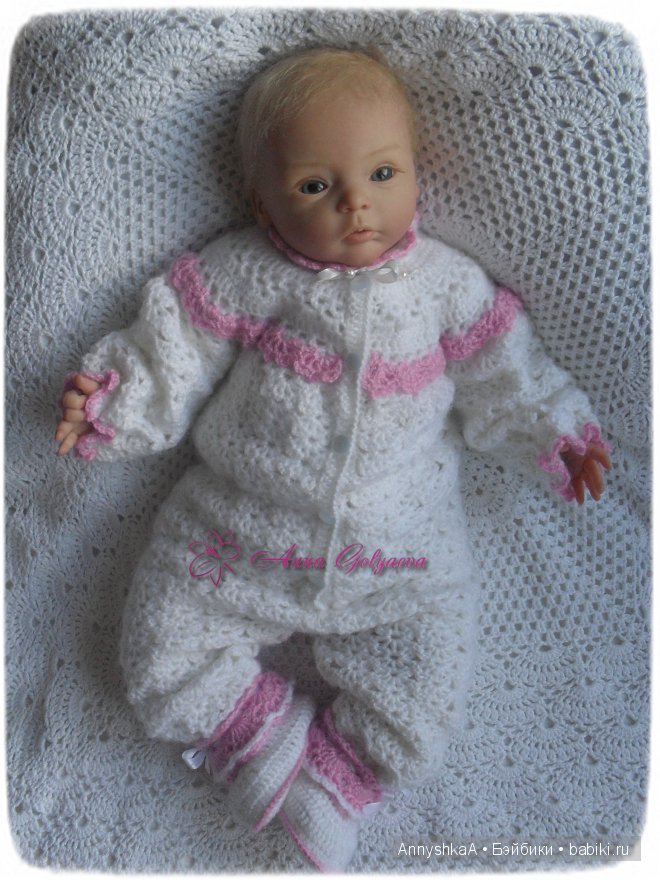 Комплект на выписку для маленькой девочки