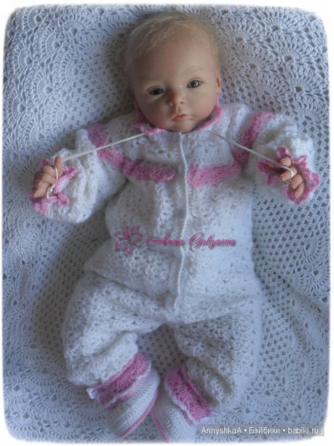 Комплект на выписку для маленькой девочки