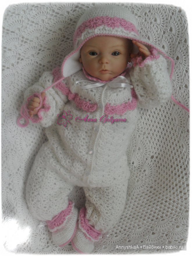 Комплект на выписку для маленькой девочки