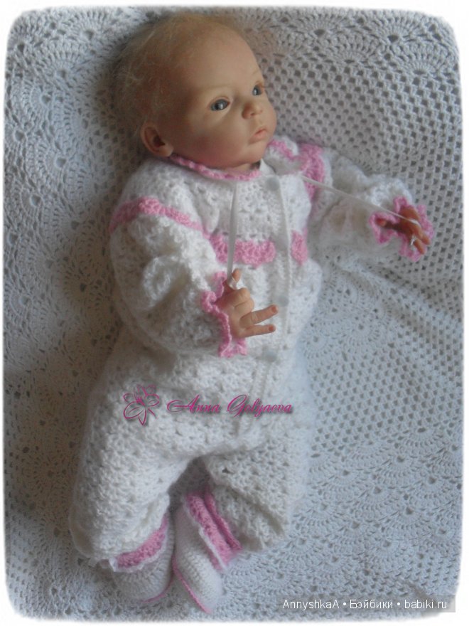 Комплект на выписку для маленькой девочки