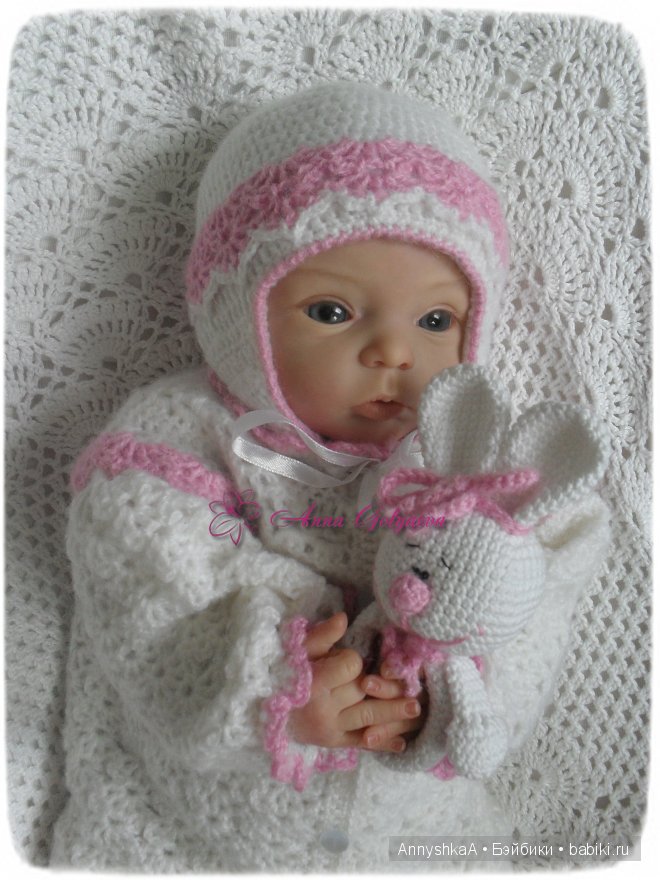 Комплект на выписку для маленькой девочки