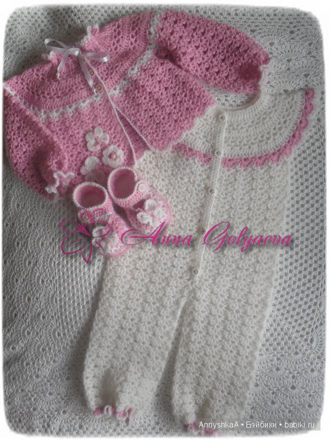 Комплект на выписку для маленькой девочки