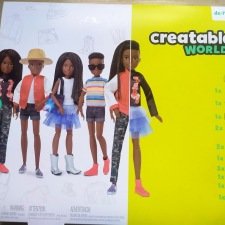 Creatable World. гендерно  нейтральная кукла, по мне так парень)