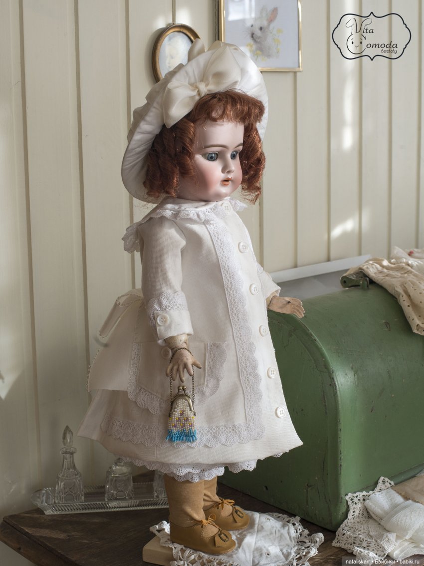 Сумочки из бисера — Редкие антикварные куклы и реплики: воск (фото 3)