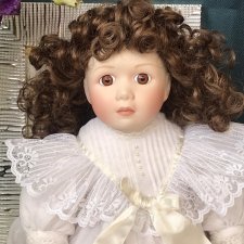 Коллекционная фарфоровая кукла B.Mullins