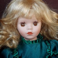 Фарфоровая куколка