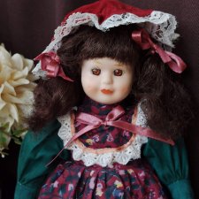 Фарфоровая кукла