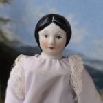 Фарфоровая бюстовая кукла