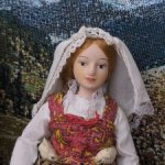 Фарфоровая кукла