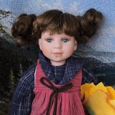 Кукла фарфоровая