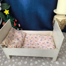 Винтажная кроватка для кукол