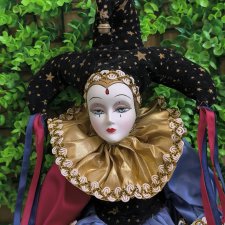 Фарфоровая кукла Венецианский паяц