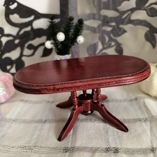 Деревянный обеденный стол