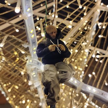 Мужичок на ладошке