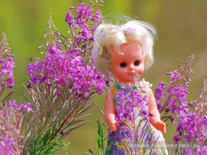 Наши куклы на даче или еще немного лета