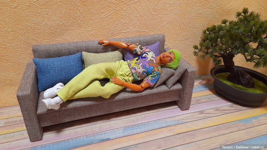 Ещё один реалистичный диван ручной работы в масштабе 1/6 (фото 5)