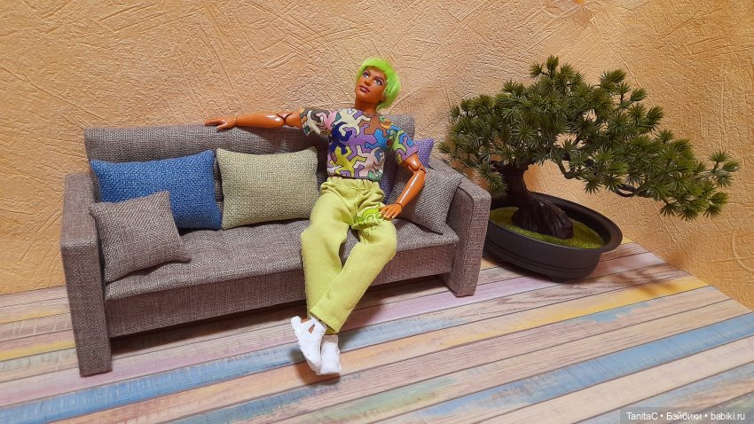 Ещё один реалистичный диван ручной работы в масштабе 1/6 (фото 4)