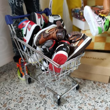 Грузовик с пряниками! (BTS + BMR + кроссы)