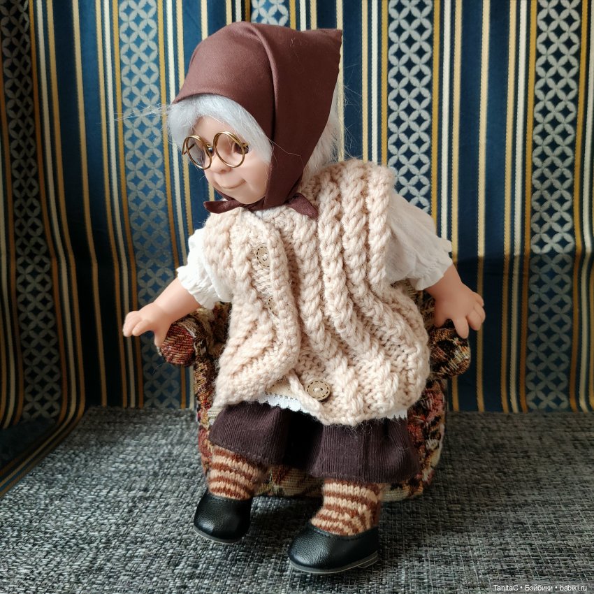 Баба Валя и её кресло — Мебель для кукол и домиков: фото (фото 7)