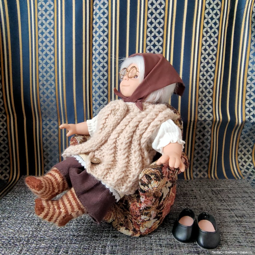 Баба Валя и её кресло — Мебель для кукол и домиков: фото (фото 9)