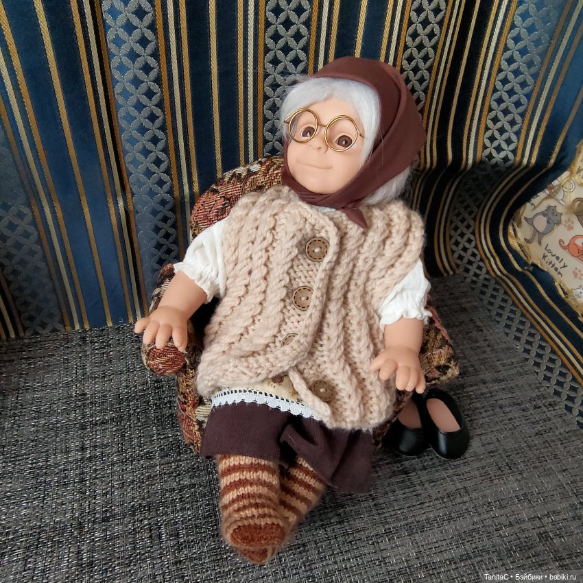 Баба Валя и её кресло — Мебель для кукол и домиков: фото (фото 8)