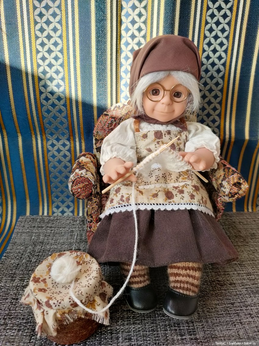 Баба Валя и её кресло — Мебель для кукол и домиков: фото (фото 10)