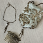 Набор аксессуаров для антикварной куклы.