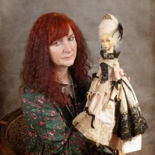 Рукотворные куклы из дерева Седовой Антонины Юрьевны на Балу кукол в Санкт-Петербурге